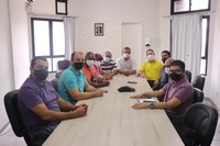 A Câmara Municipal de Baixo Guandu – ES, na pessoa do seu Presidente Leandro Gomes da Cruz, recebeu no Legislativo Municipal, na manhã desta sexta-feira, dia 28, a visita do Deputado Estadual Renzo Vasconcelos, que esteve em visita à Casa Legislativa.